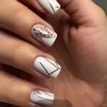 Stylists Say These Chic Shorties Nails Are The Must-Try Look Of The Season!
