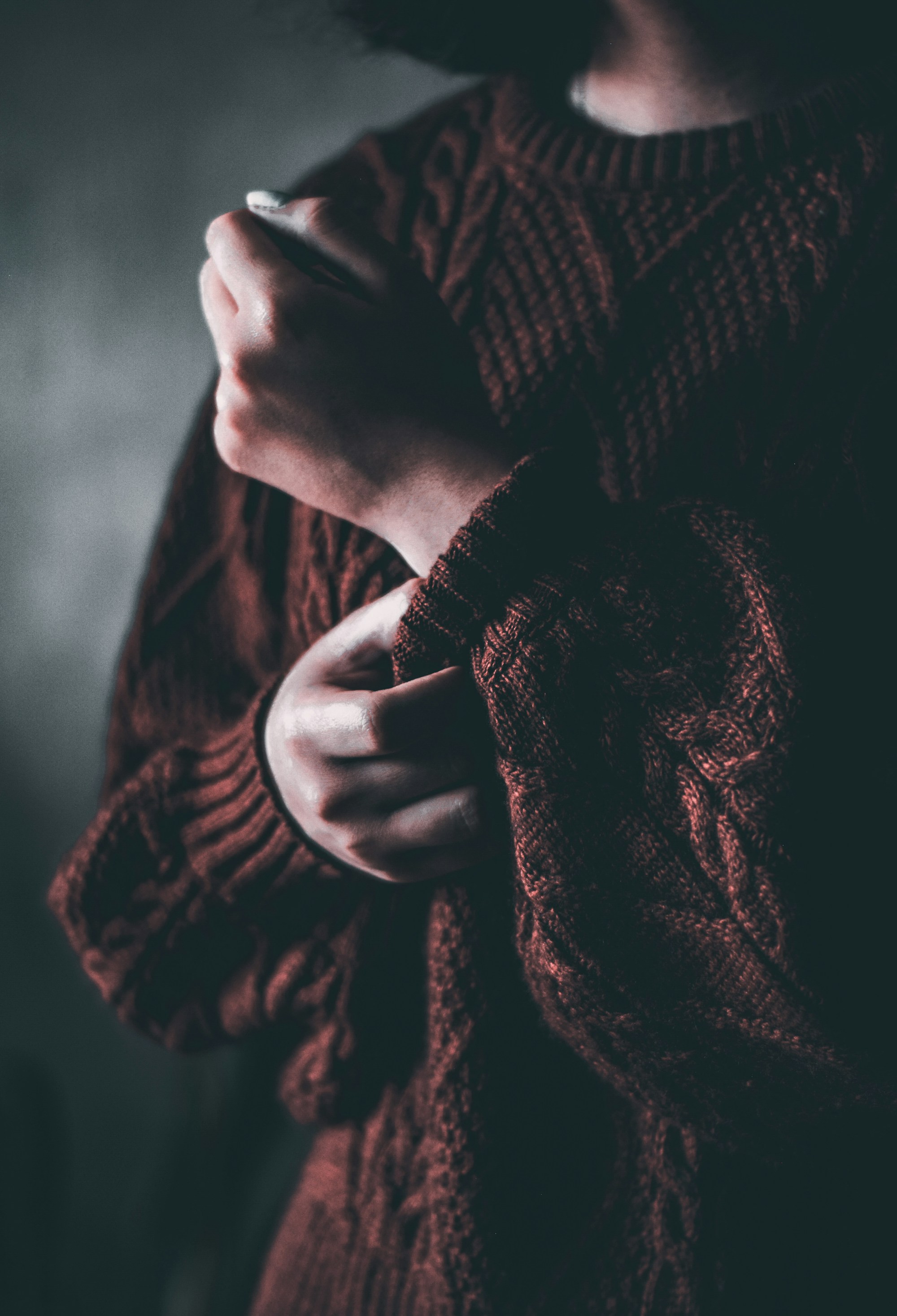 Knit Sweater Outfits That Look Cozy, Not Bulky