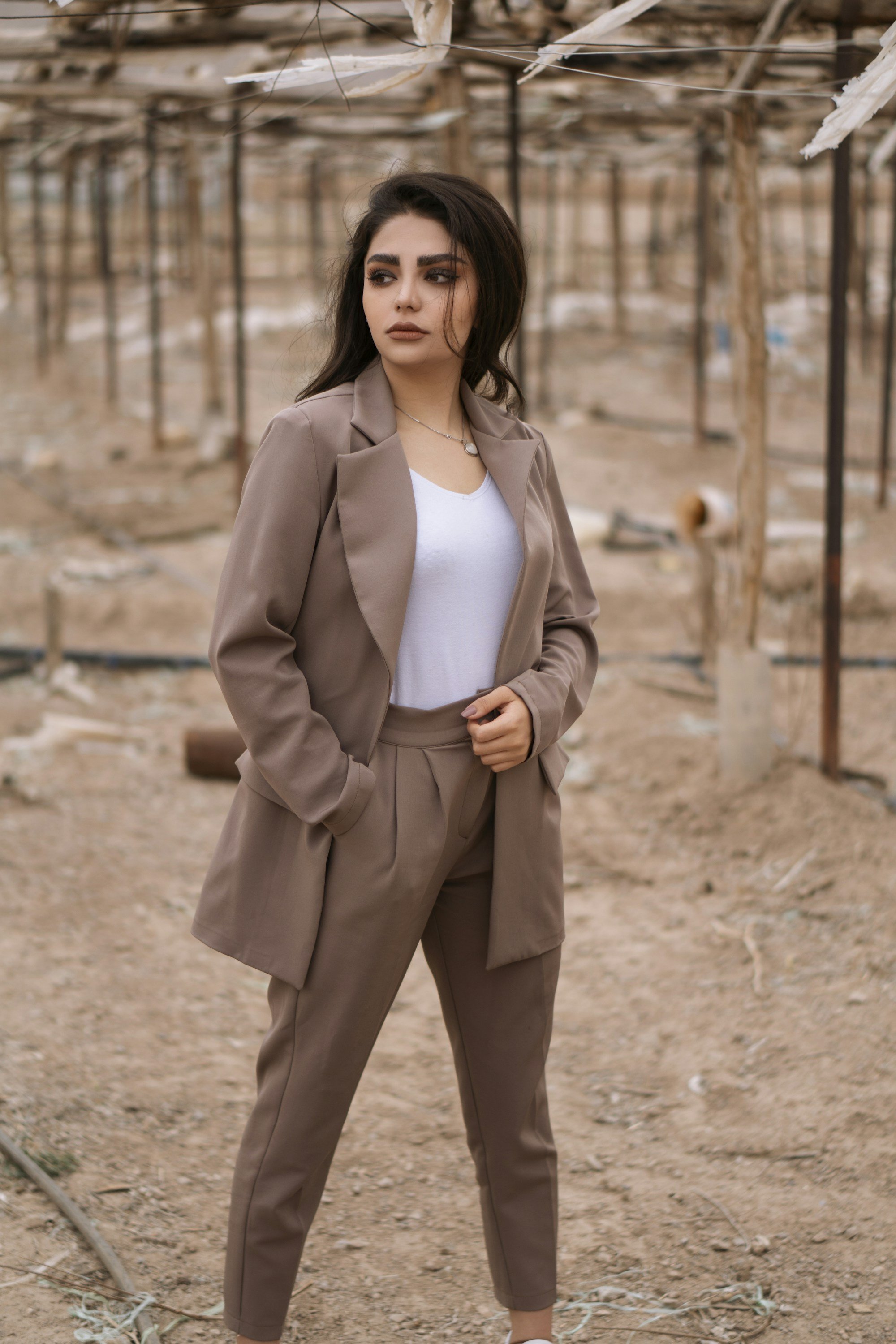 Brown Outfits That Look Expensive, Not Tired